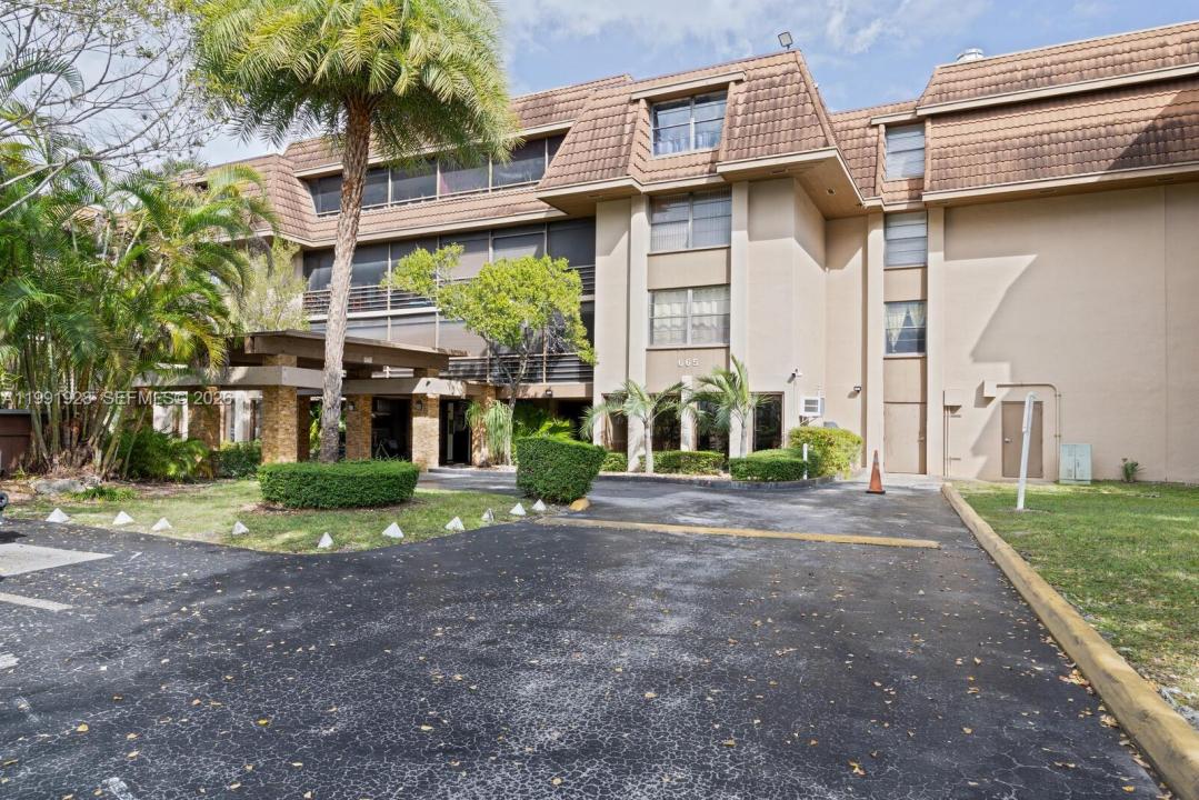 665 NE 195th St 222, Miami, Florida 33179, USA