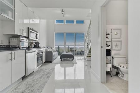 60 SW 13th St 2805, Miami, Florida 33130, USA