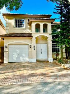 11369 NW 73rd Ter 11369, Doral, Florida 33178, USA
