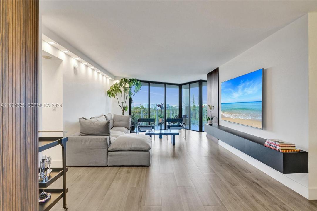1000 Quayside Ter 707, Miami, Florida 33138, USA
