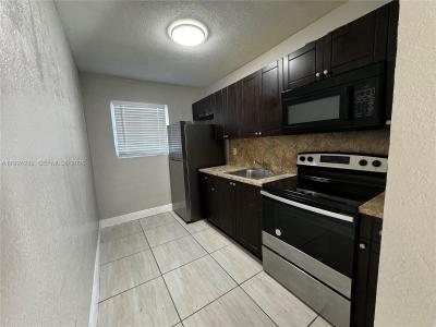 1940 Washington Ave 11, Opa-Locka, Florida 33054, USA