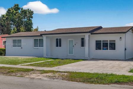 330 NW 195th Ter, Miami Gardens, Florida 33169, USA