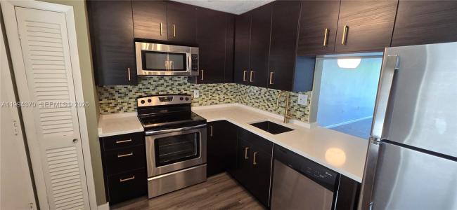 1201 NE 191st St G306, Miami, Florida 33179, USA