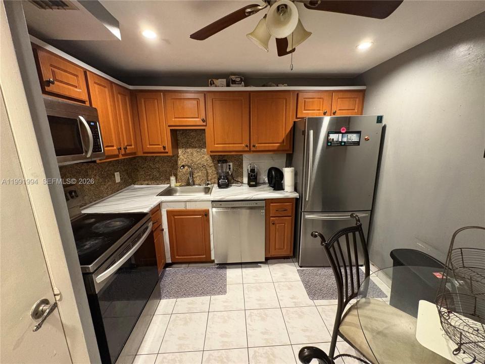 4152 Inverrary Dr 303, Lauderhill, Florida 33319, USA