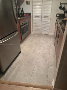 300 S Biscayne Blvd T-2012, Miami, Florida 33131, USA