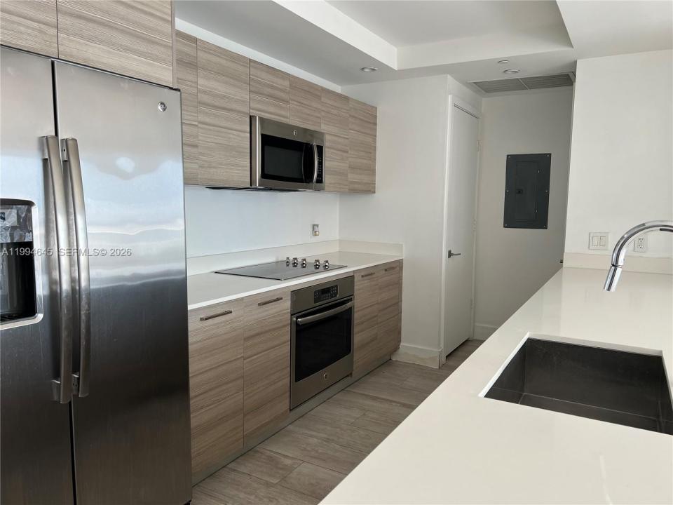 121 NE 34th St 1207, Miami, Florida 33137, USA