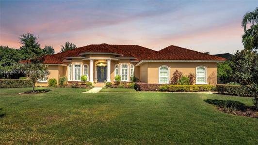 237 Mclean Point, Winter Haven, פלורידה 33884, ארצות הברית של אמריקה