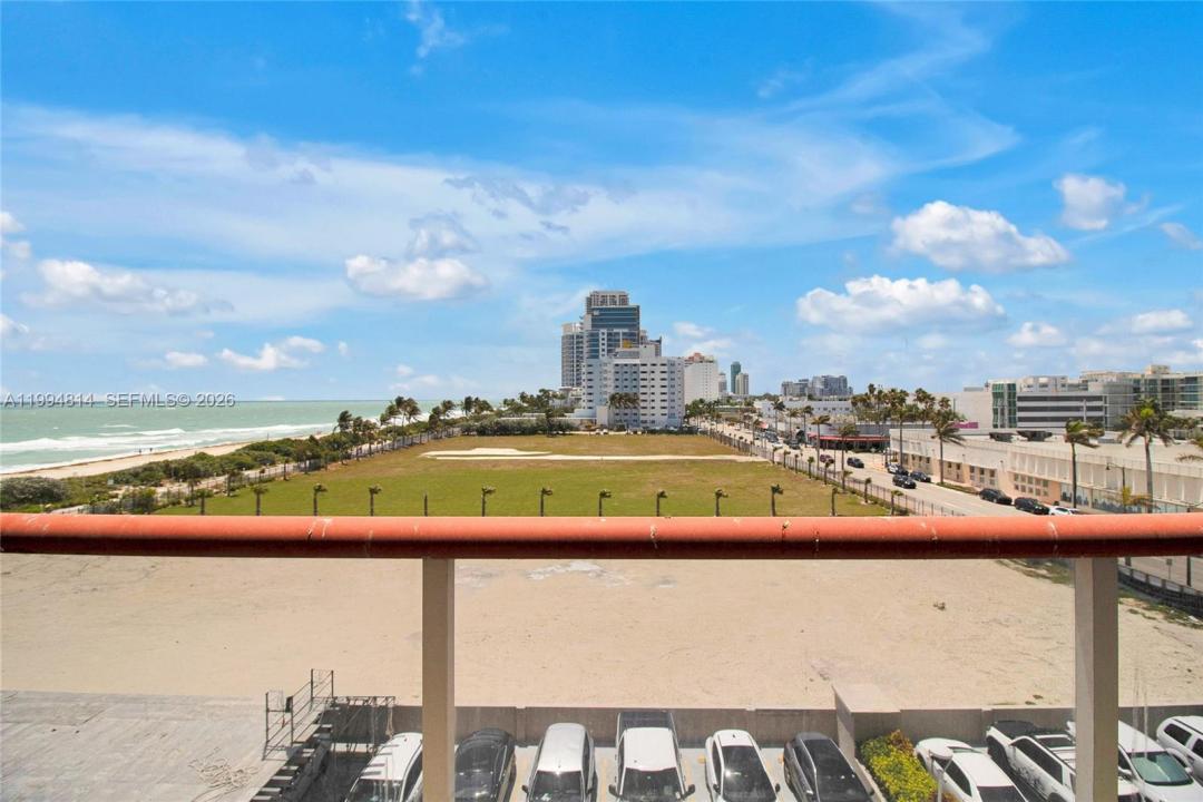 6767 Collins Ave 504, Miami Beach, Florida 33141, Stati Uniti