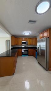 4081 NW 35th Avenue, Lauderdale Lakes, Florida 33309, USA