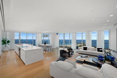 100 S Pointe Dr 1106/07, Miami Beach, Florida 33139, USA