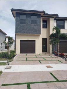 15819 NW 91st Ct, Miami Lakes, Florida 33018, USA