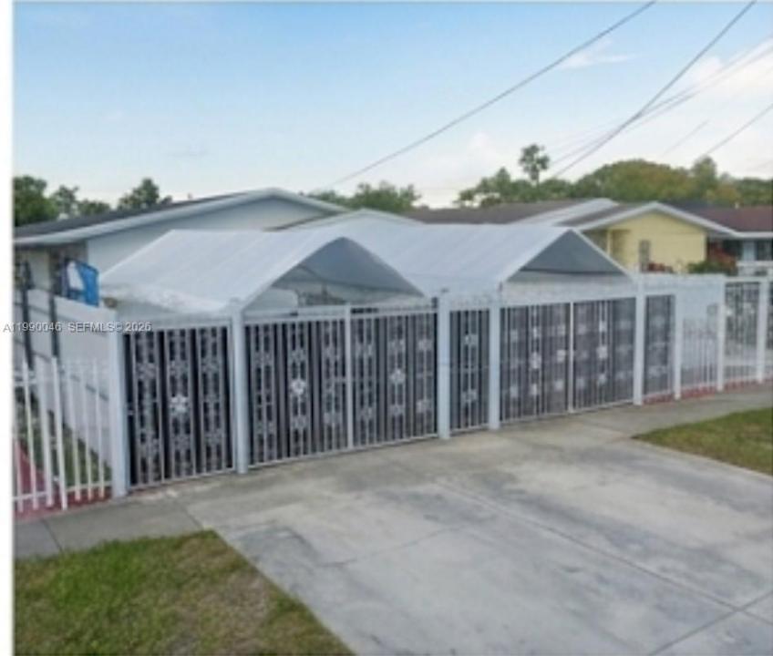 2373 NW 33rd St, Miami, Floride 33142, États-Unis
