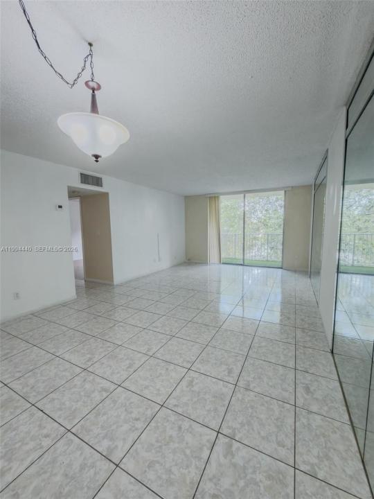 8411 NW 8th St 301, Miami, Floride 33126, États-Unis