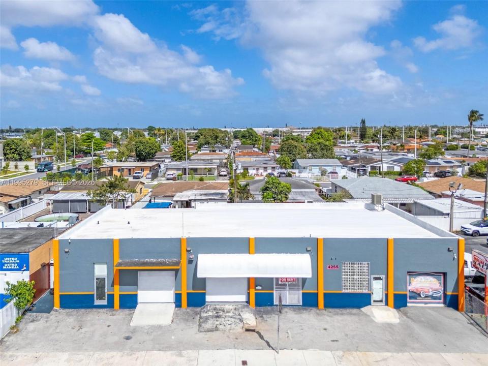 4255 E 8th Ave 1, 2 & 3, Hialeah, Floride 33013, États-Unis
