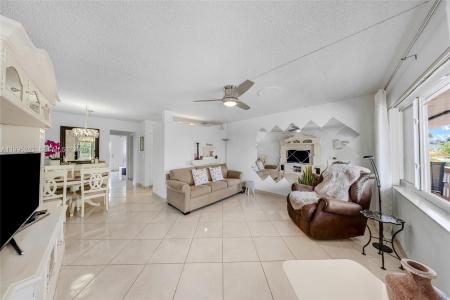 1015 SW 11th Ave 15K, Hallandale Beach, Florida 33009, USA