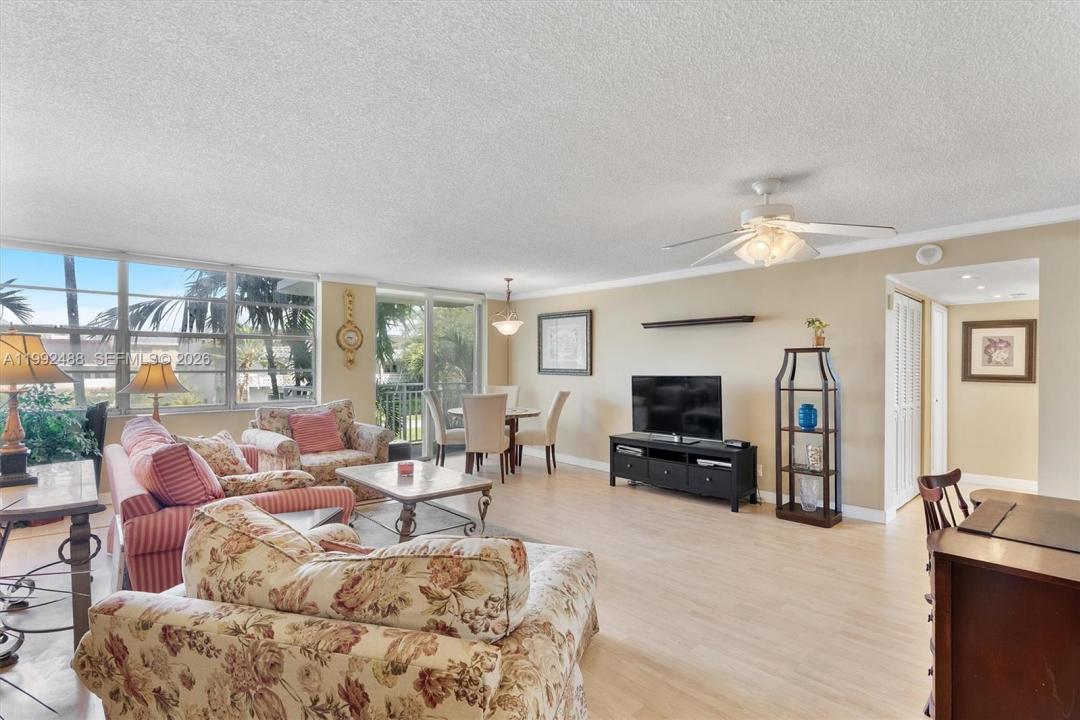 2100 Sans Souci Blvd B111, North Miami, Floride 33181, États-Unis