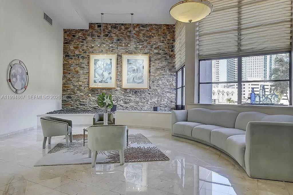 600 Parkview Dr 222, Hallandale Beach, Florida 33009, USA