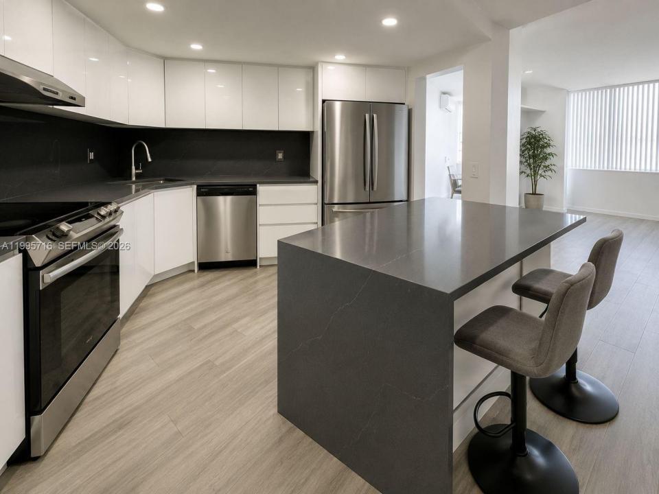 2750 NE 183rd St 2407, Aventura, Florida 33160, Stati Uniti