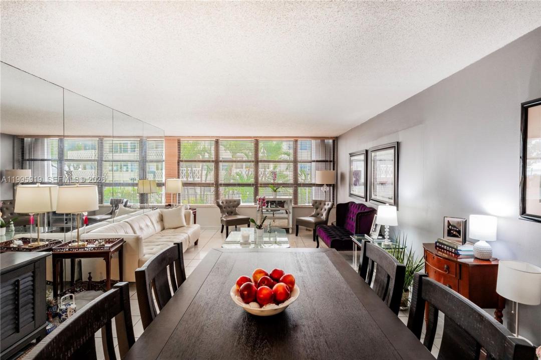 1440 Brickell Bay Dr 203, Miami, Florida 33131, Stati Uniti