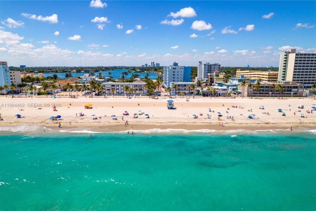 335 Virginia St, Hollywood, Florida 33019, USA