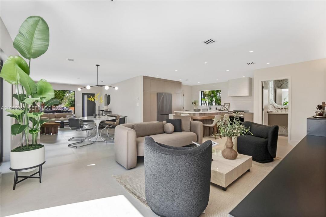 6207 SW 10th St, West Miami, Florida 33144, USA