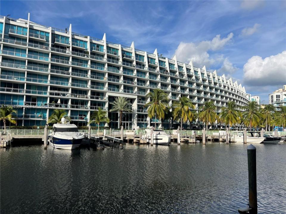 3001 NE 185th St 122, Aventura, Florida 33180, Stati Uniti
