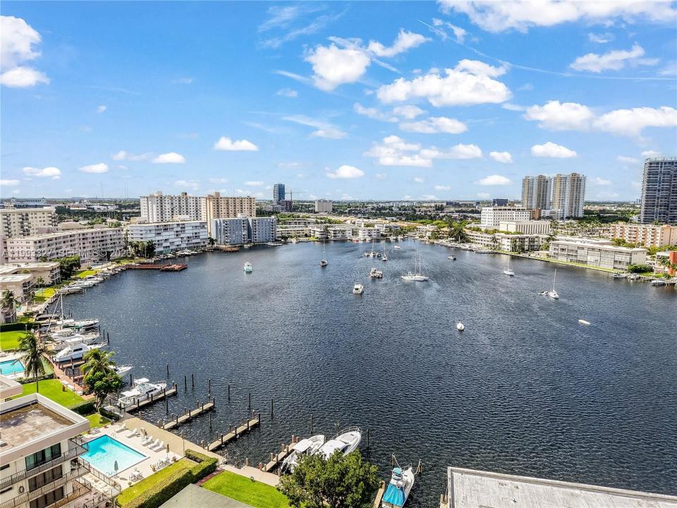 121 Golden Isles Dr 803, Hallandale Beach, Floride 33009, États-Unis