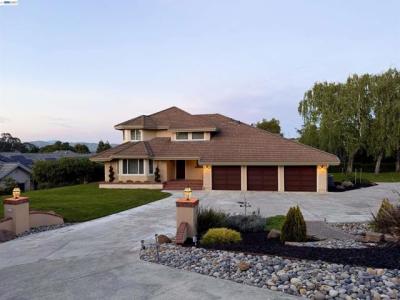 Oak Pointe Ct., Hayward, 加州 94542-1446, 美國