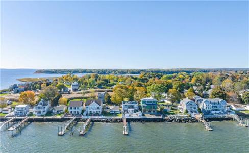 111 Charlotte Drive, Warwick, Rhode Island 02818, Estados Unidos