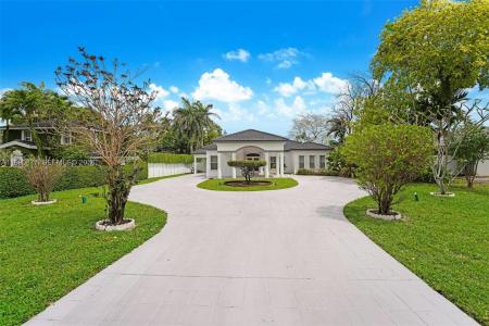 69 S Royal Poinciana Boulevard, Miami Springs, Florida 33166, USA