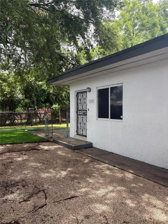 1128 NW 76th St, Miami, Floride 33150, États-Unis