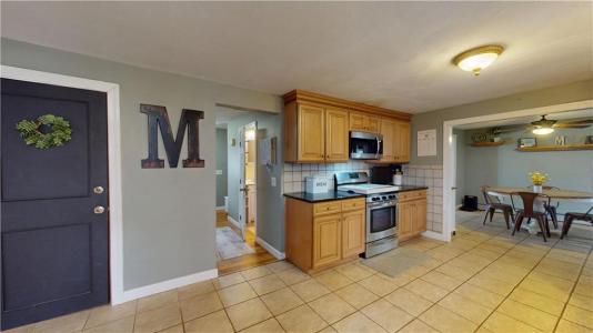 33 Teakwood W Drive, Coventry, RI 02816, USA