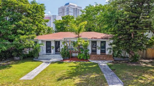 7811 NE 10th Ct, Miami, Florida 33138, USA