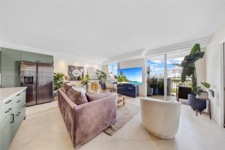1621 Bay Rd 802, Miami Beach, Florida 33139, USA
