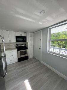 1398 NE 191st St C305, Miami, Florida 33179, USA