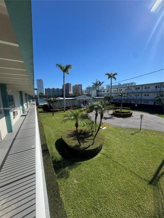 3923 NE 166th St N208, North Miami Beach, Floride 33160, États-Unis