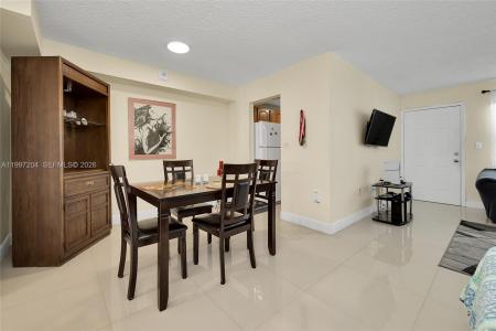 7620 Carlyle Ave 204, Miami Beach, Florida 33141, USA