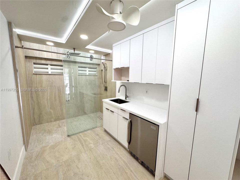 2899 Collins Ave 6, Miami Beach, Florida 33140, USA