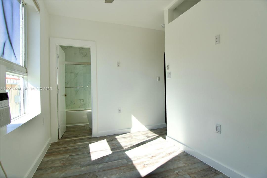 1036 SW 5th St 12, Miami, Florida 33130, USA