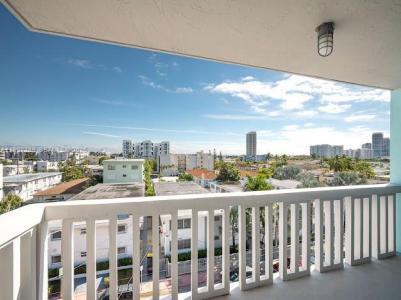 7620 Carlyle Ave 606, Miami Beach, Florida 33141, USA