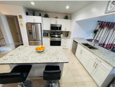 721 SW 69th Ave, Pembroke Pines, Florida 33023, USA