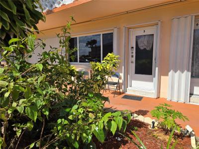 820 SW 11th Ave 5B, Hallandale Beach, Florida 33009, USA