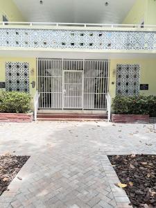 655 Meridian Ave 2, Miami Beach, Florida 33139, USA