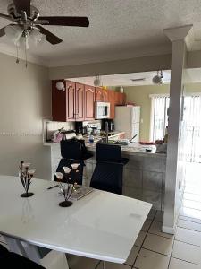1298 W 51st Pl D-29, Hialeah, Florida 33012, USA