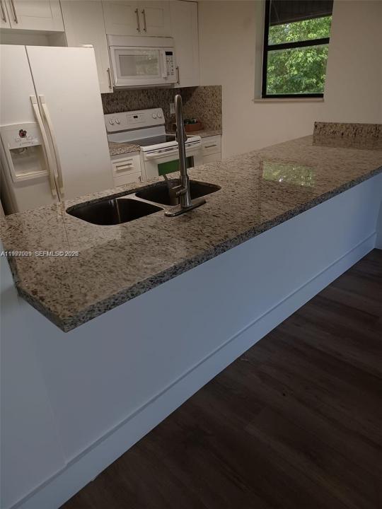 16220 NW 2nd Ave 411, Miami, Florida 33169, Stati Uniti