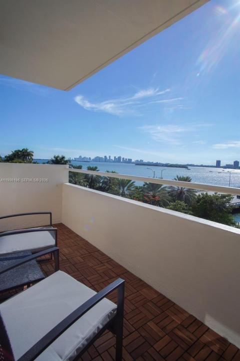 7904 West Dr 501, North Bay Village, Florida 33141, USA