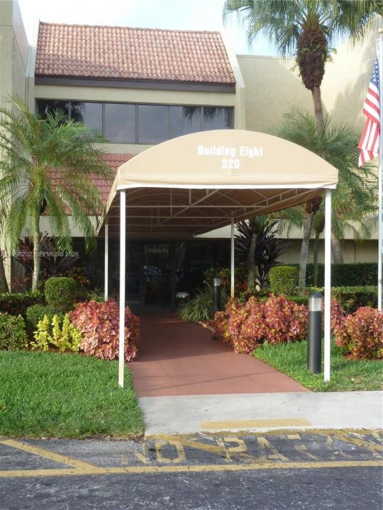 220 Lakeview Dr 301, Weston, Floryda 33326, USA