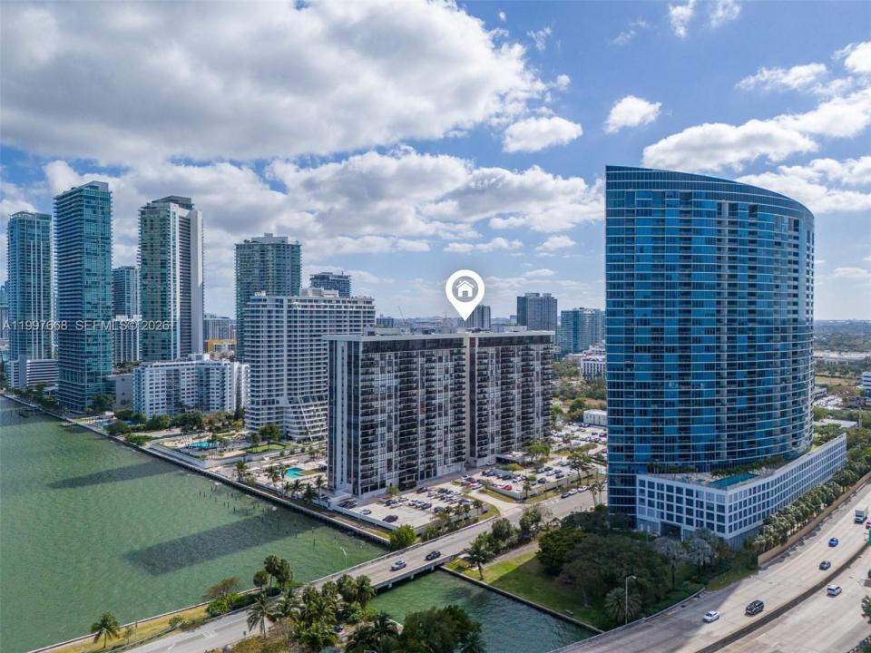 600 NE 36th St 1006, Miami, Florida 33137, USA