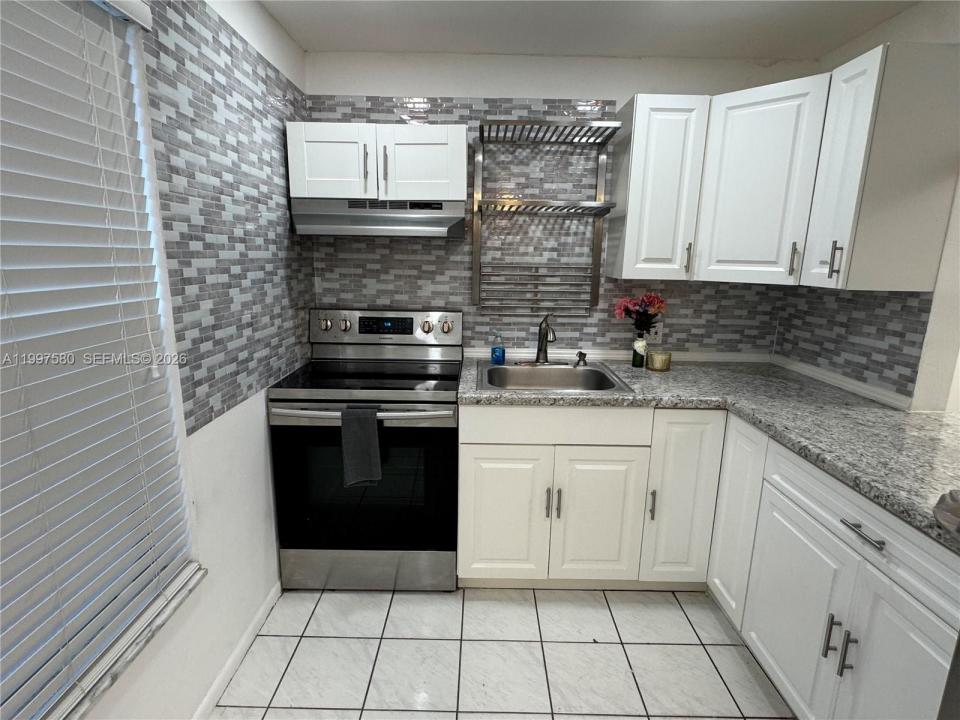 6150 NW 62nd St 106, Tamarac, Florida 33319, Stati Uniti