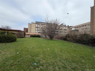 4341+4345 Burling Street, New York, New York 11355, États-Unis